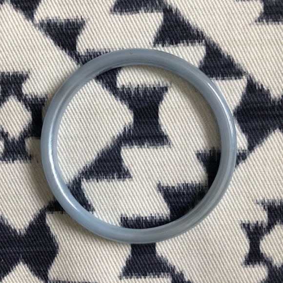 ❤️3/$29 Periwinkle Glass Bangle - Picture 3 of 5